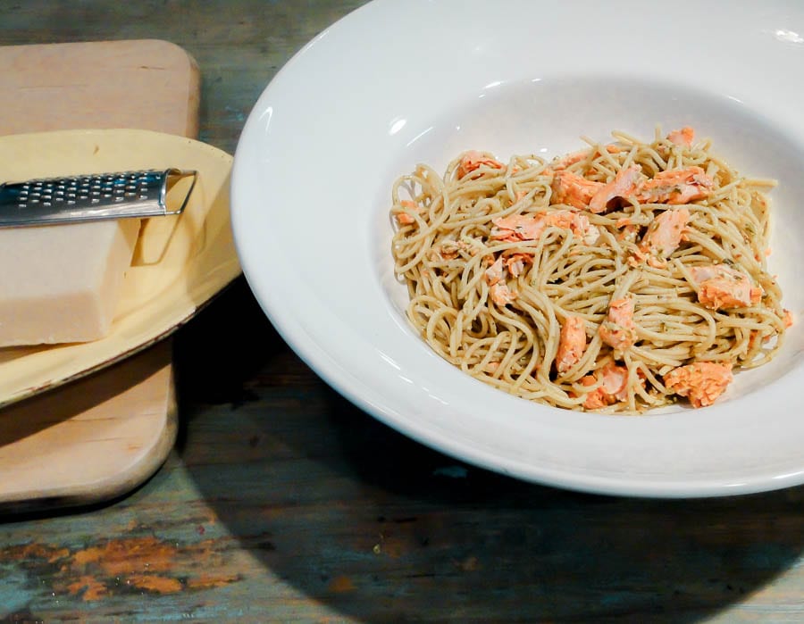 Pesto Spaghetti steamed salmon