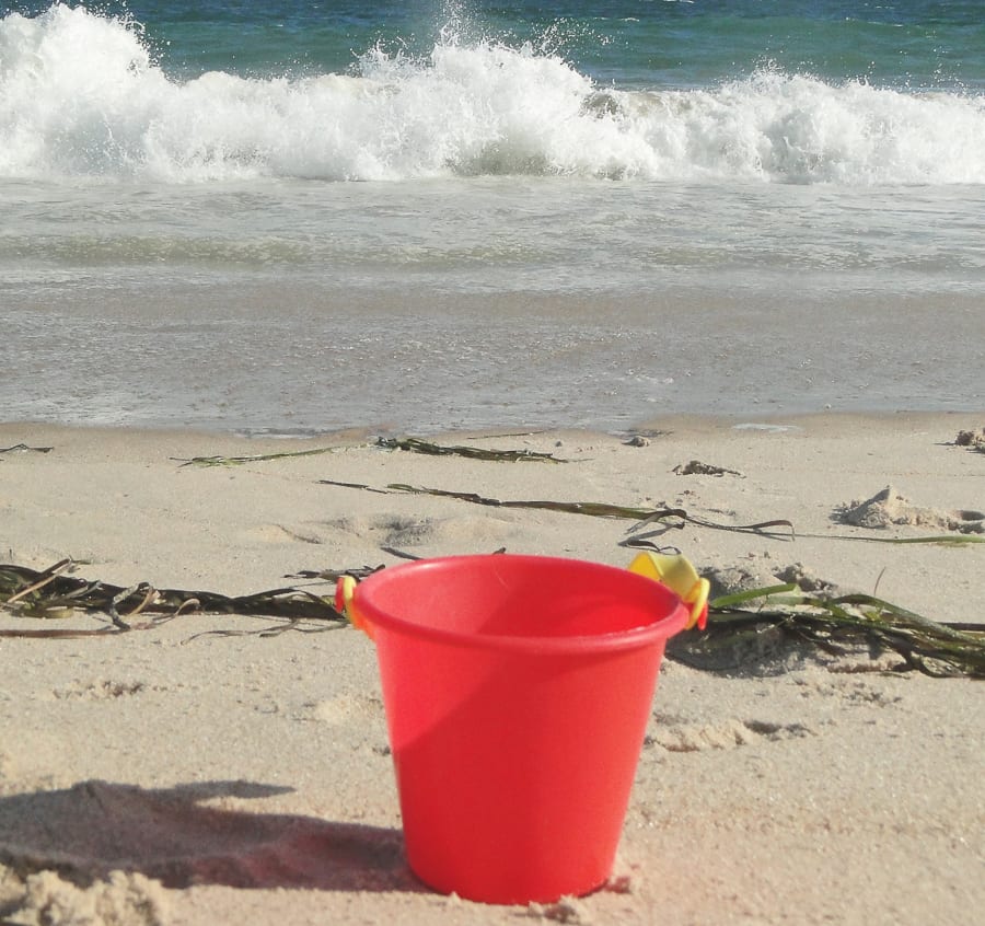 beach walk with kids red bucket