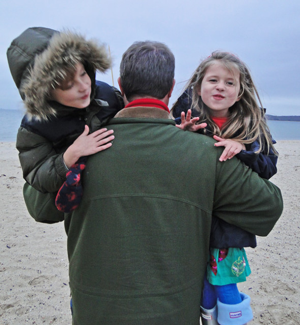 dad hugging twins