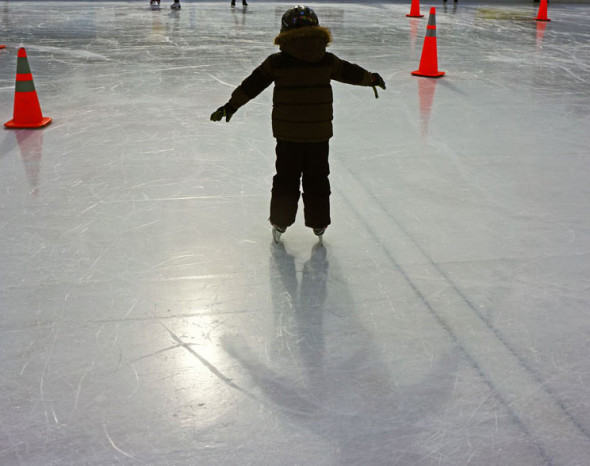 ice skating silhouette