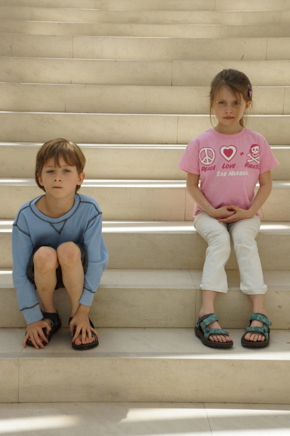 Luce and Theo on steps 2