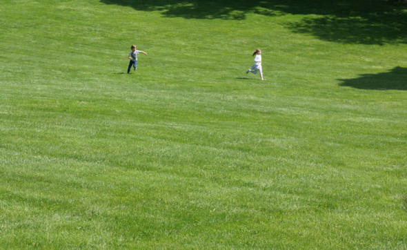 Luce and Theo sprint