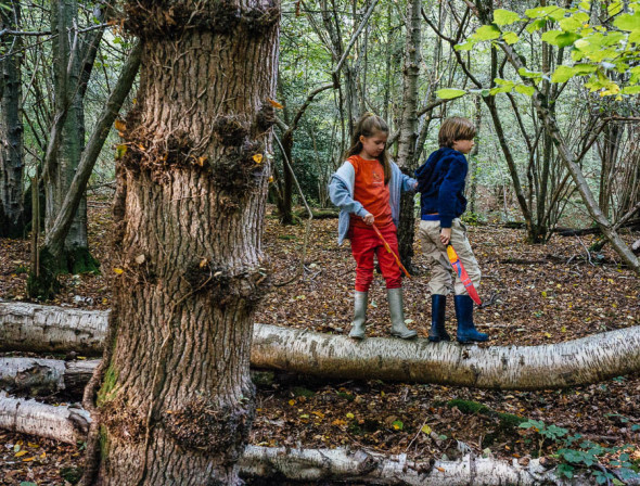 Luce and Theo with swords in woods