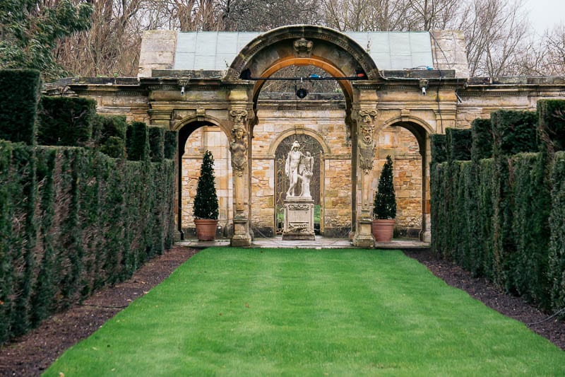 Hever Italian Garden atatue and archway