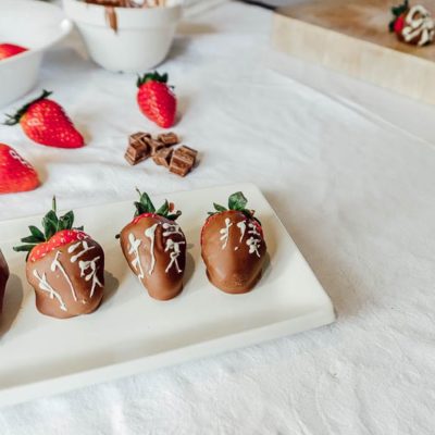 Chocolate strawberries with white chocolate themes