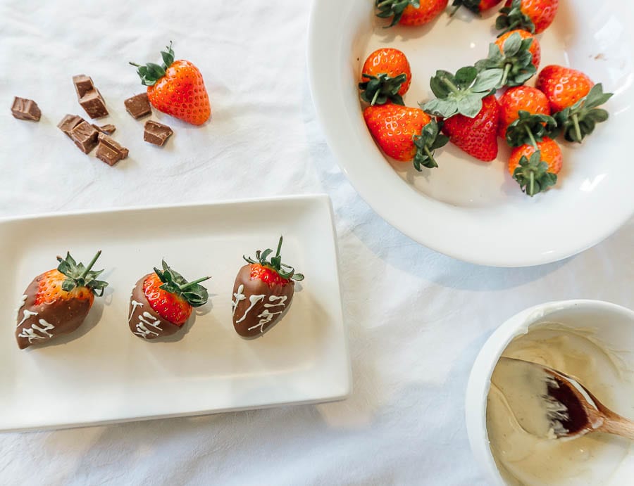 Chocolate strawberries with white chocolate themes - Wild About Here