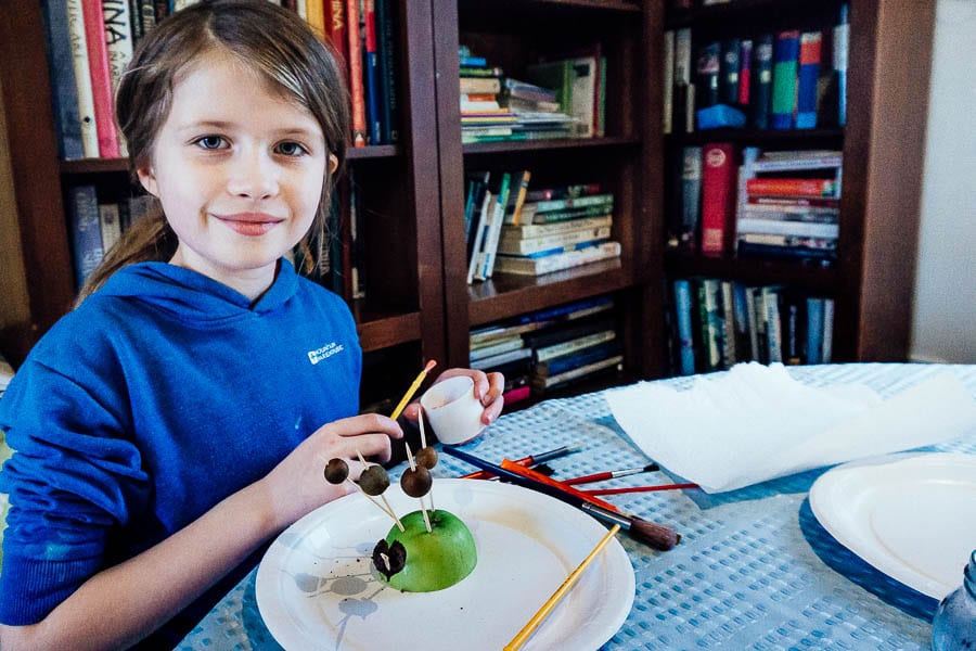 Oak apples painting with kids