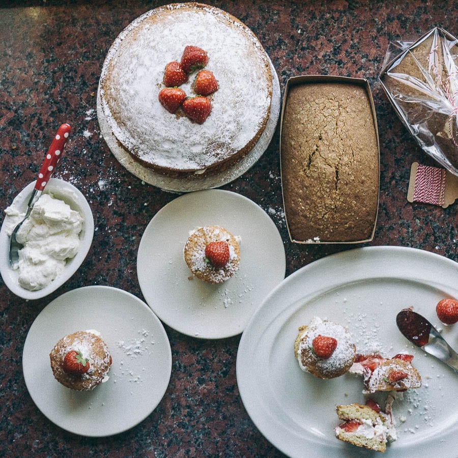 Victoria sponge cakes banana bread