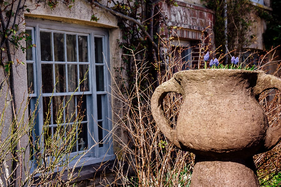 Charleston urn and front of house