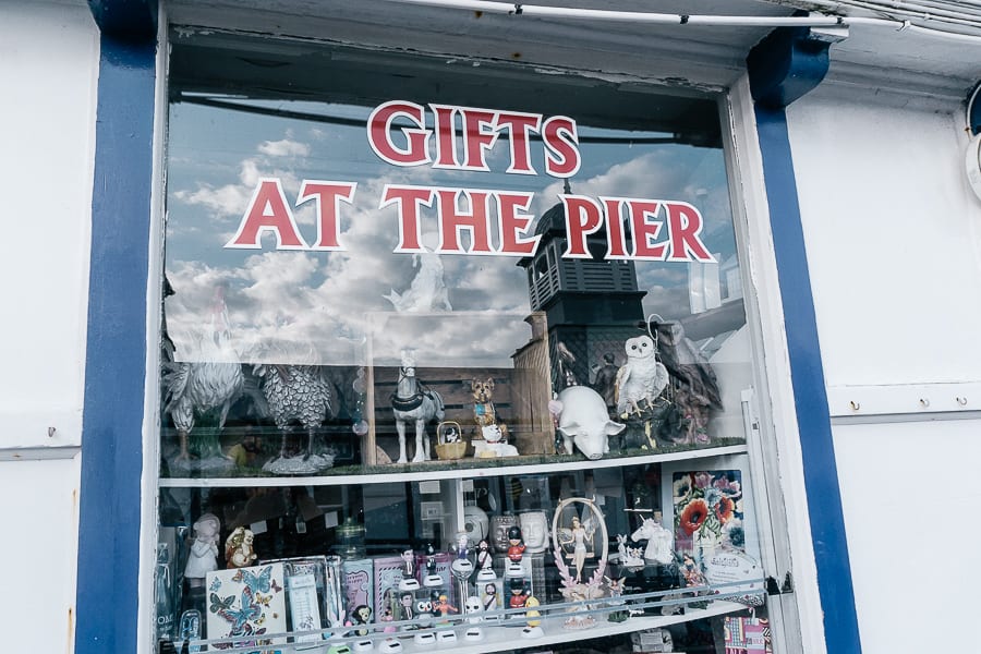 Gifts at the pier 